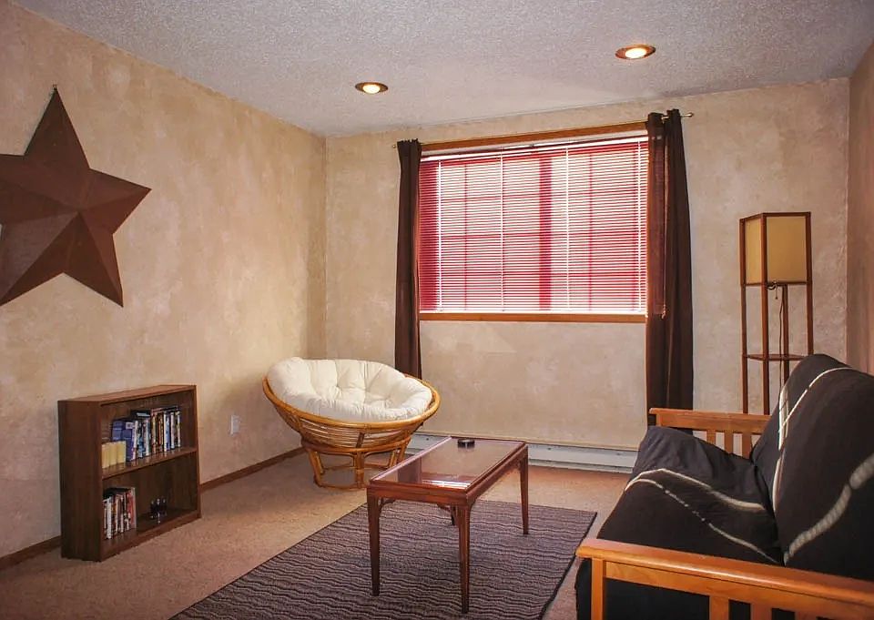 4470 24th Ave Fargo ND Zillow