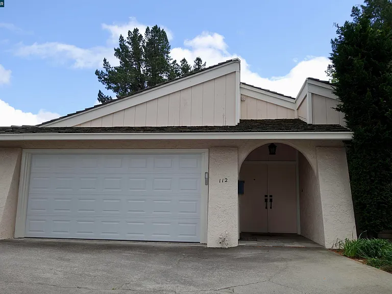 112 Marchbanks Ct — Photo 1