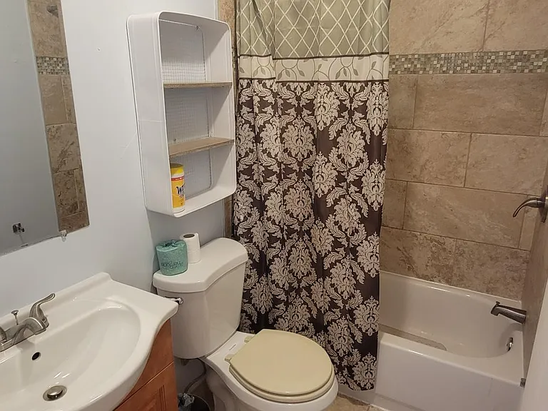 2352 N Park Ave — Photo 3