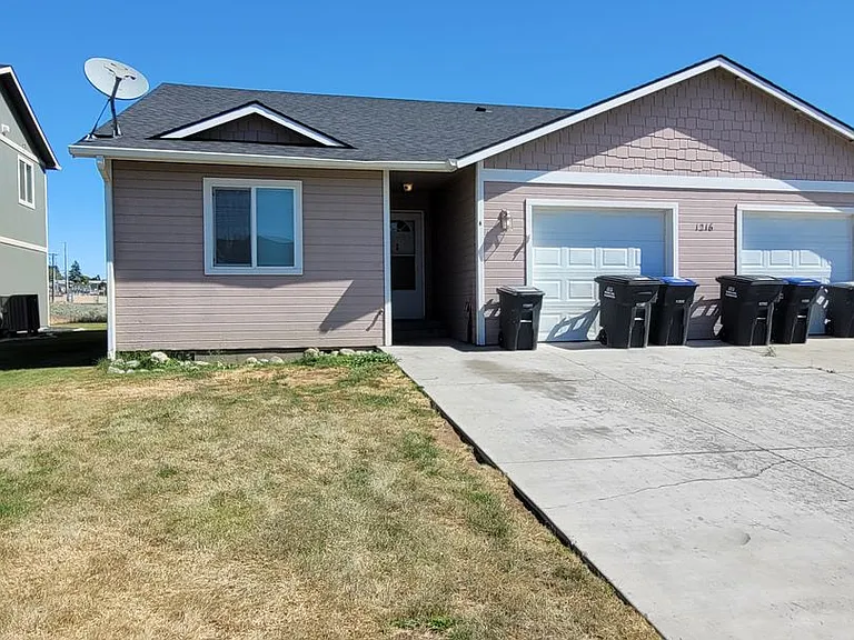 1216 W Franklin St — Photo 1