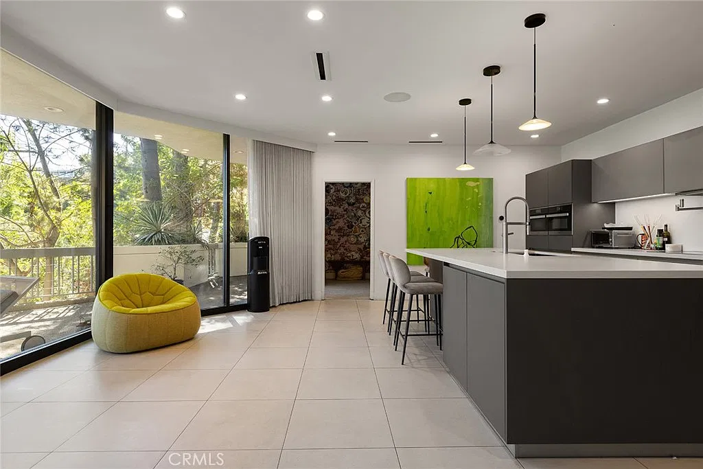 3 bed, 4560 sqft, $12,900 — Photo 1