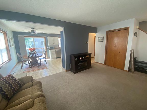 3rd image of 805 3rd Ave NE