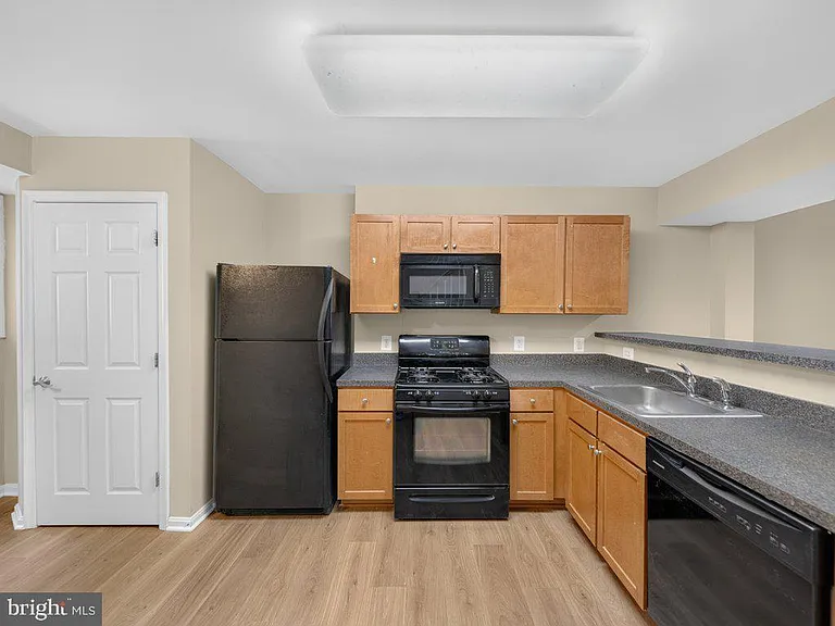 1201 N Van Dorn St — Photo 10
