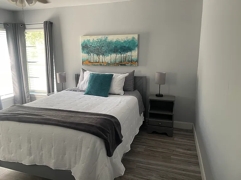 210 S Guilford Dr — Photo 8