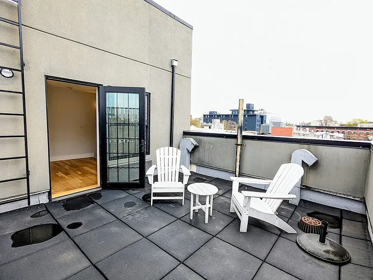 490 Van Buren St #4C — Photo 10