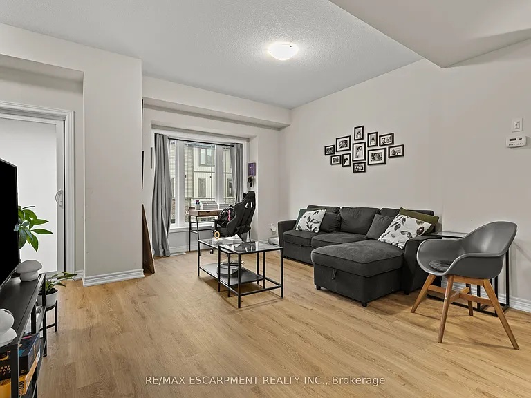 19 Picardy Dr #4 — Photo 13