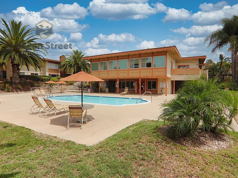 6812 Hyde Park Dr — Photo 2