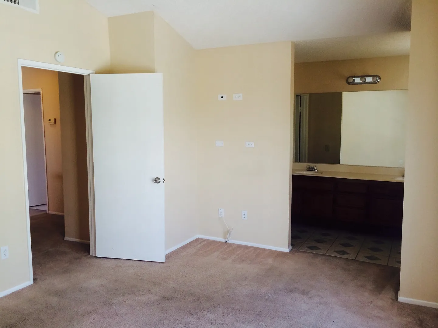 !! Just Remodeled Home Available Todayyy !! — Photo 2
