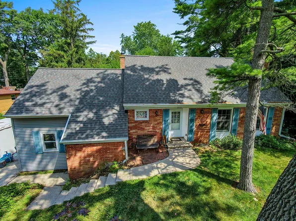 2859 Saint Ann Dr, Green Bay, WI 54311