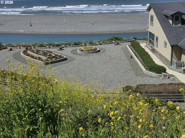 28978 Vizcaino Ct, Gold Beach, OR 97444