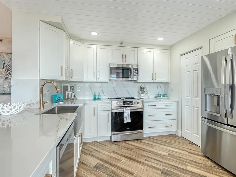 Bahia Del Mar Cir — Photo 7