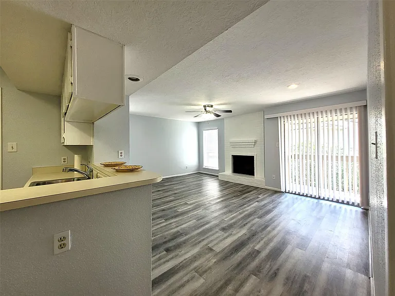 3919 Fairmont Pkwy #180 — Photo 5