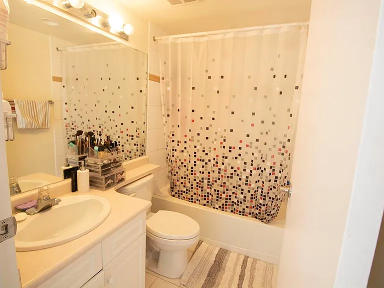 1188 Howe St #802 — Photo 15