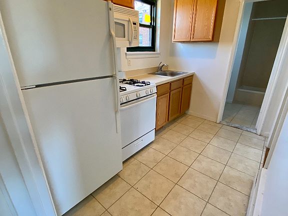 2nd image of 81 Beacon Hill Dr #9N1