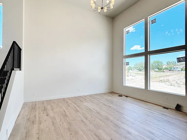 375 E 1600 N — Photo 16