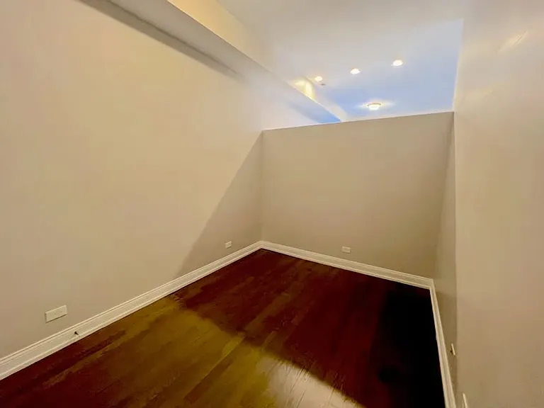 2620 W Cermak Rd #2F — Photo 16