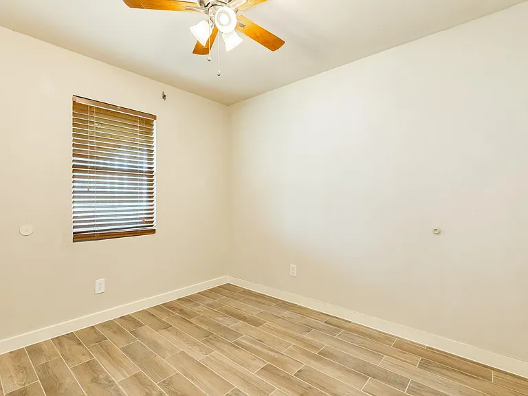 805 Seashell Dr — Photo 12
