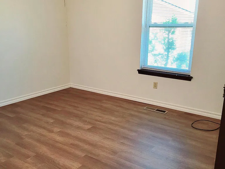 4909 Washington Sq — Photo 15