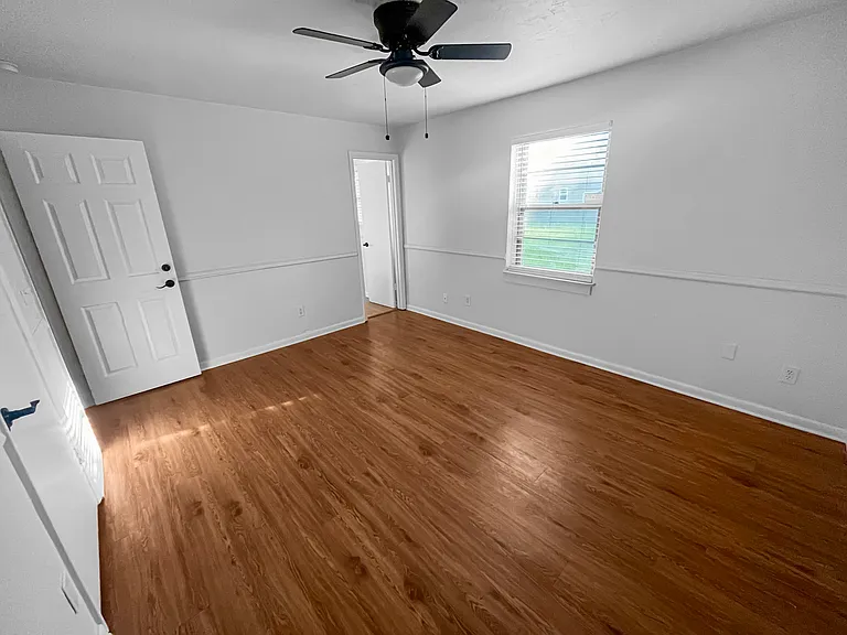 916 NW 7th Ave — Photo 11