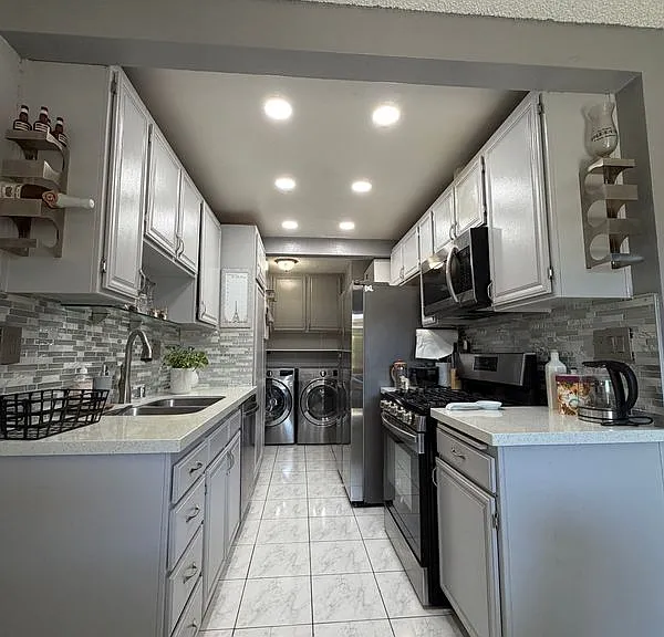 906 S Mountain Ave #A — Photo 2