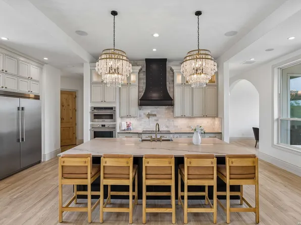 107 SUNRISE DR, Boerne, TX 78006