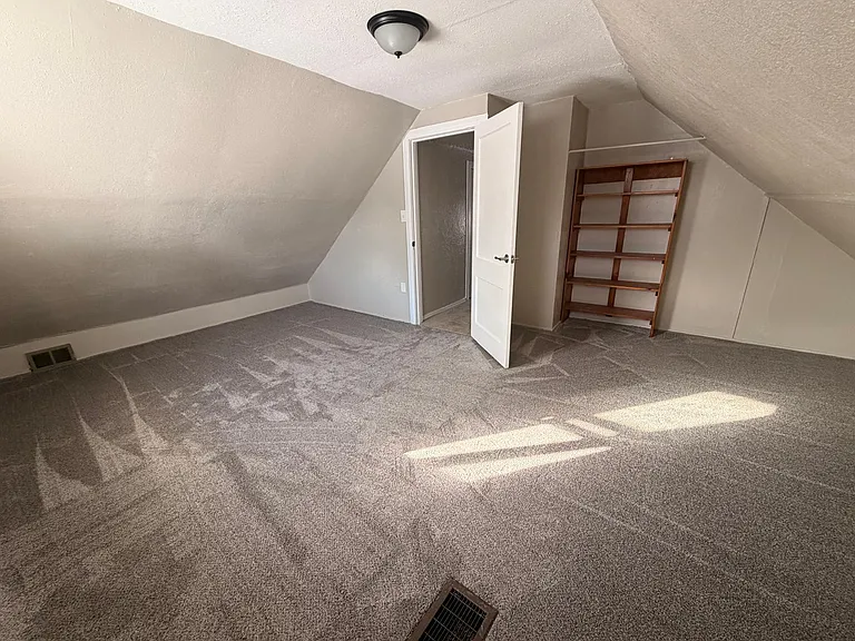 324 E Oakland St — Photo 18