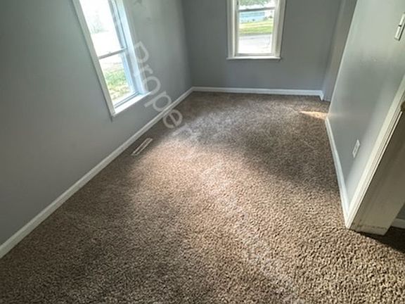 5th image of 809 N Oakley St
