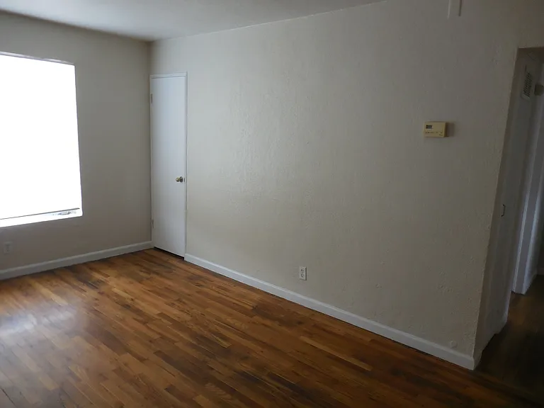 701 W Yandell Dr #12 — Photo 4