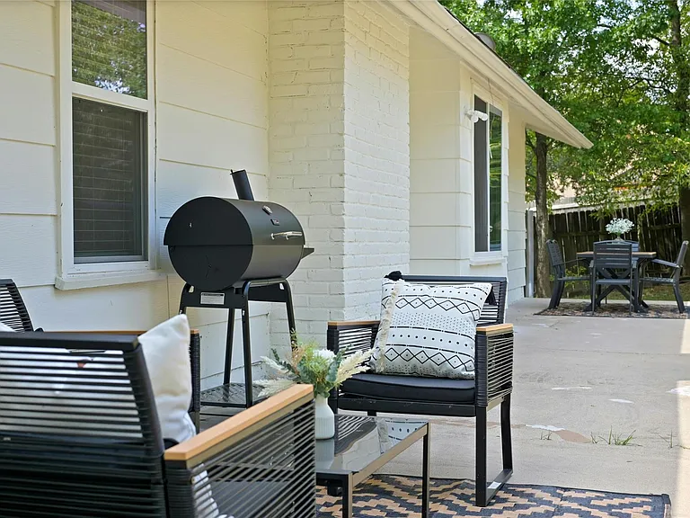 9414 Meadow Vale — Photo 33