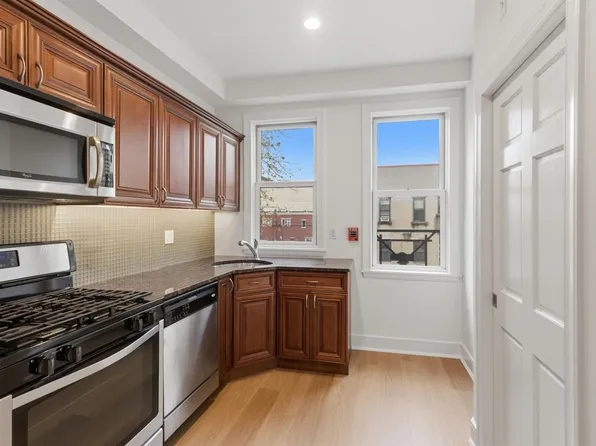 60 Madison Street image 8 of 14