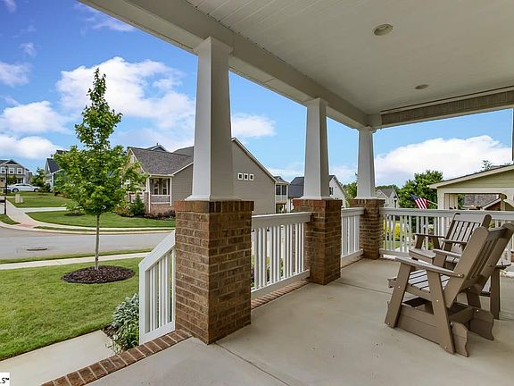 5th image of 113 Castlemaine Dr