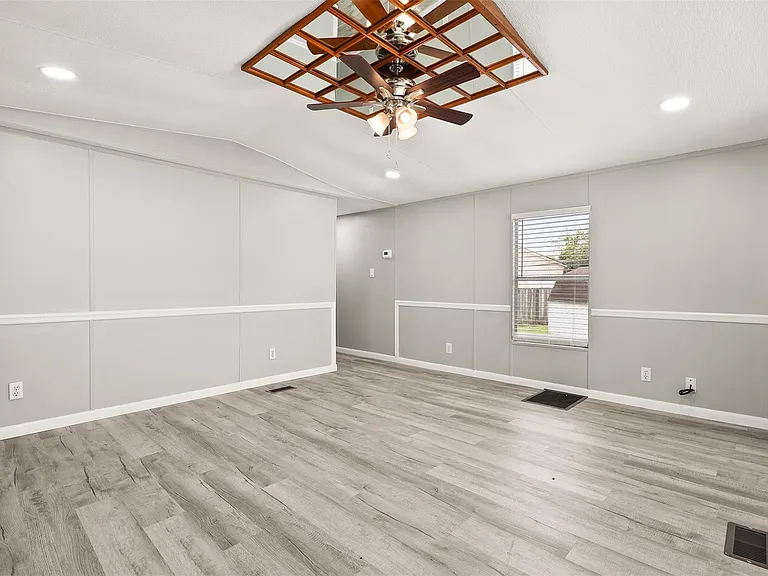 2222 N Austin Ave #23 — Photo 8