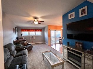 18 Ivy St APT 6B, Farmingdale, NY 11735