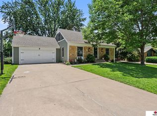 1604 Devoe Dr, Lincoln, NE 68506