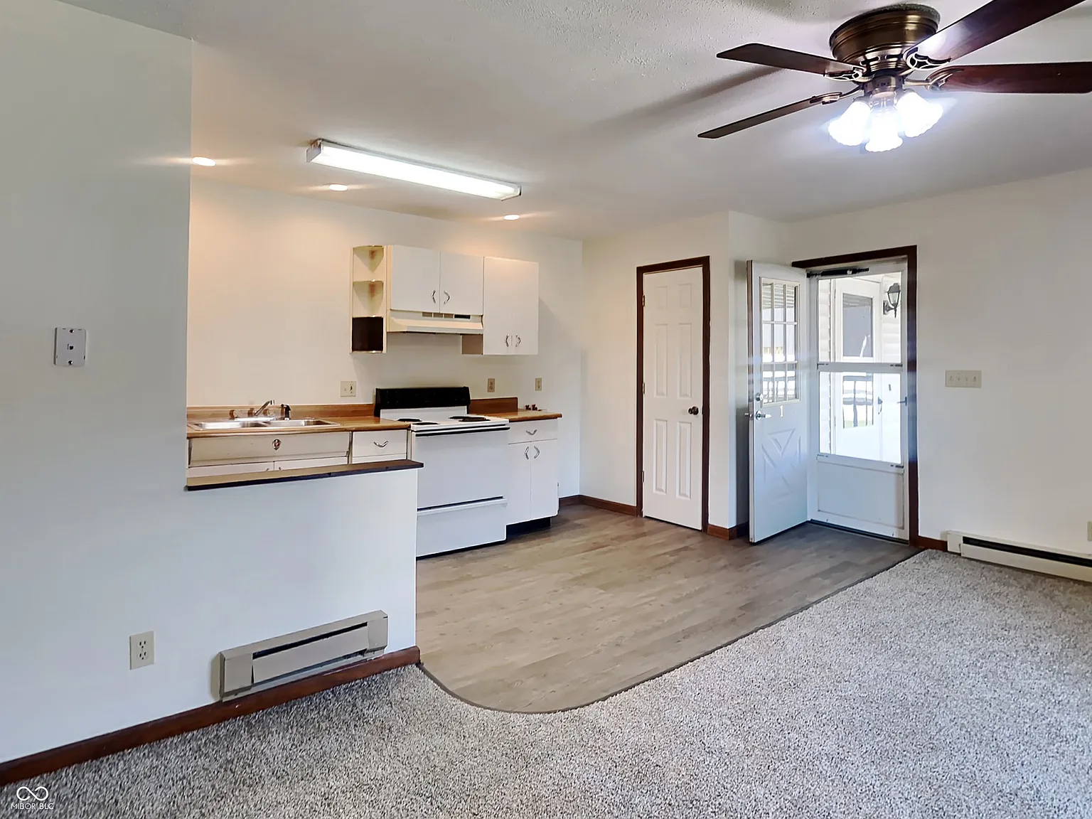 2 bed, 1.0 bath, 801 sqft, $1,050 — Photo 4