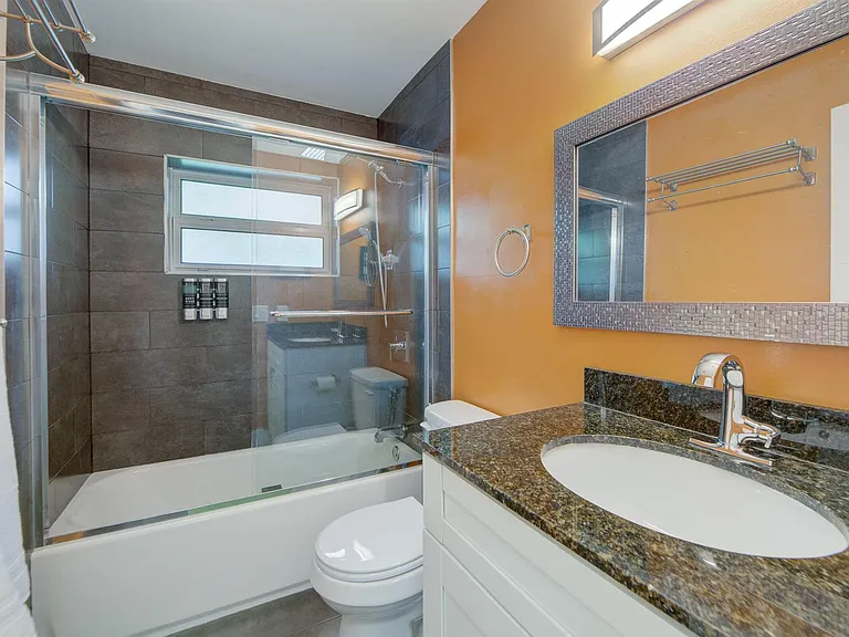 1425 NE 26th Dr #1-2 — Photo 15