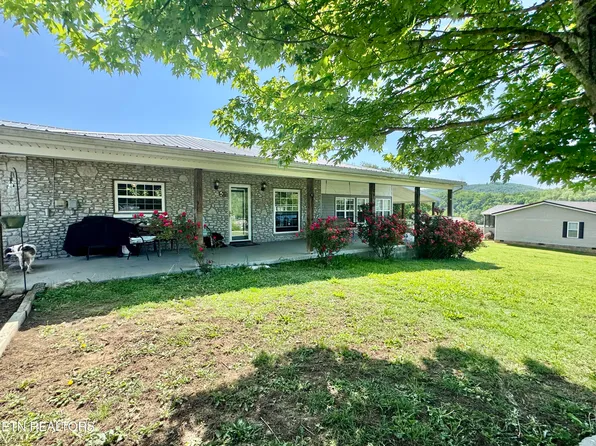 150 Lakeview Cir, Sharps Chapel, TN 37866