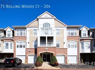 7871 Rolling Woods Ct APT 204, Springfield, VA 22152
