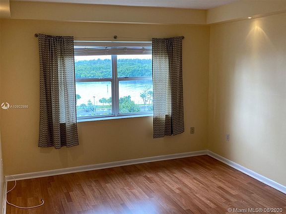 5th image of 400 Kings Point Dr APT 823
