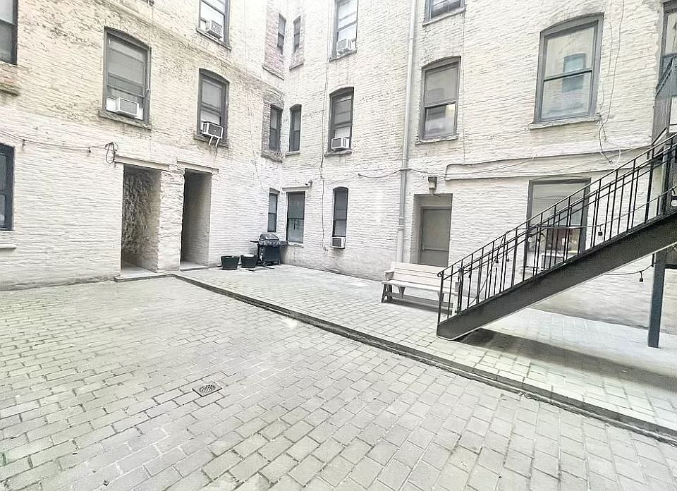 Building Photo 3