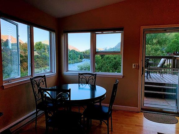 Dinning area and entrance to deck (actual furnishings/decor will be updated)