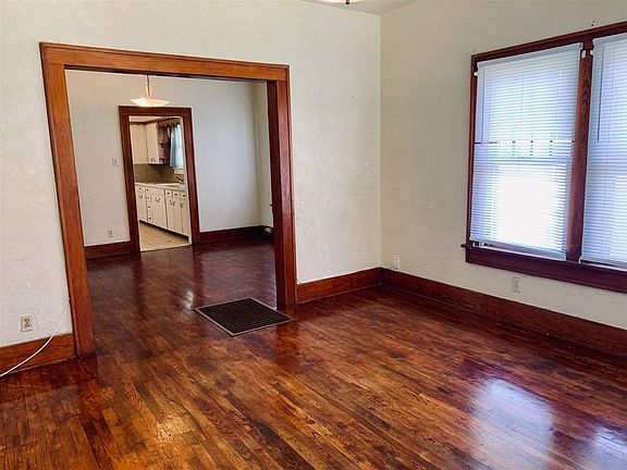 3rd image of 336 S Lake St