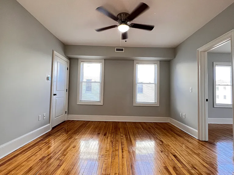 12 Winfield St #3R — Photo 11