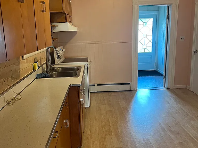 1125 Albany St #1 — Photo 6