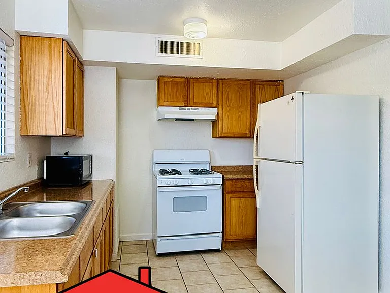 525 E Ridgecrest Blvd — Photo 17