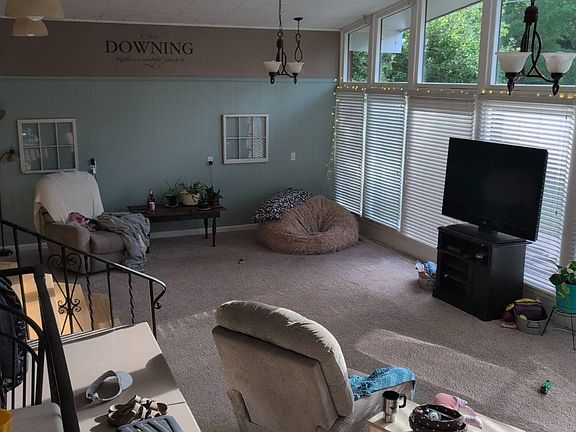 4th image of 902 Chadron Ave