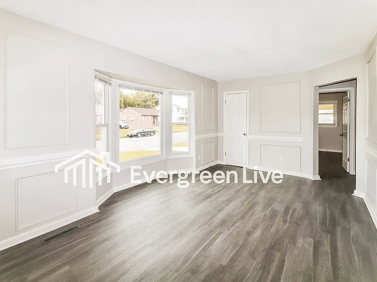 521 Weaver Cir — Photo 5
