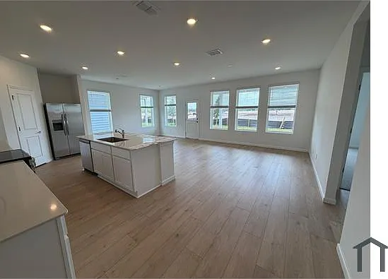 3 bed, 1825 sqft, $2,300 — Photo 4