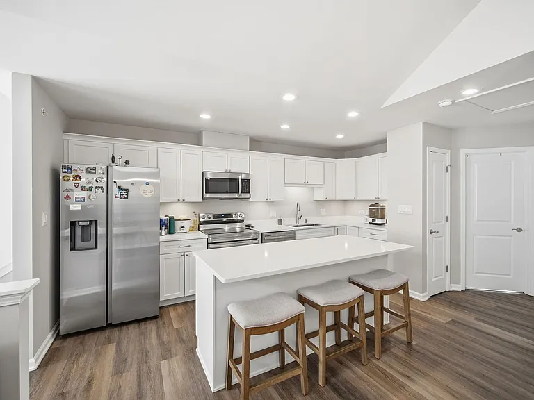 7214 Farmstead Ln — Photo 6