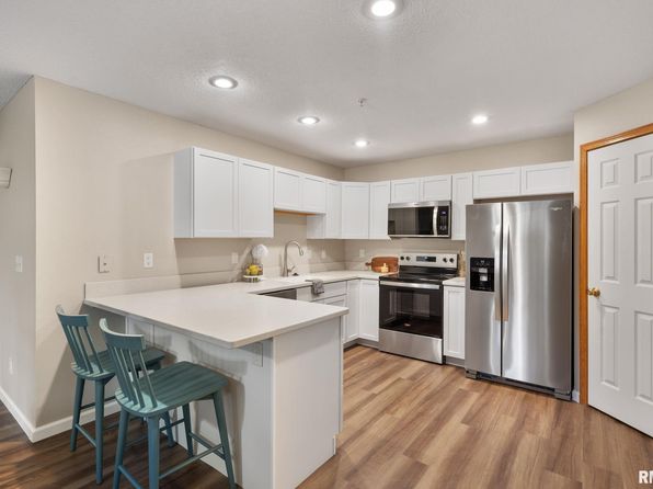 105 E Price St UNIT 204, Eldridge, IA 52748